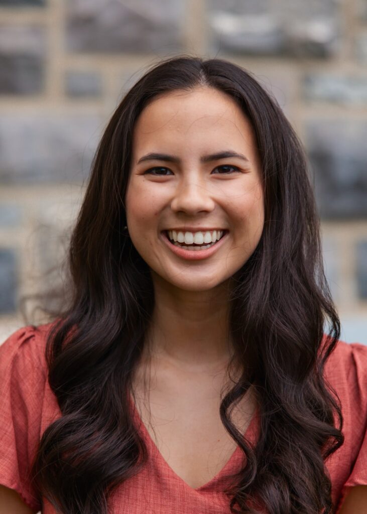 Headshot of Lauren